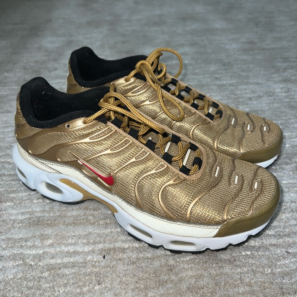 Nike Air Max Plus QS GOLD